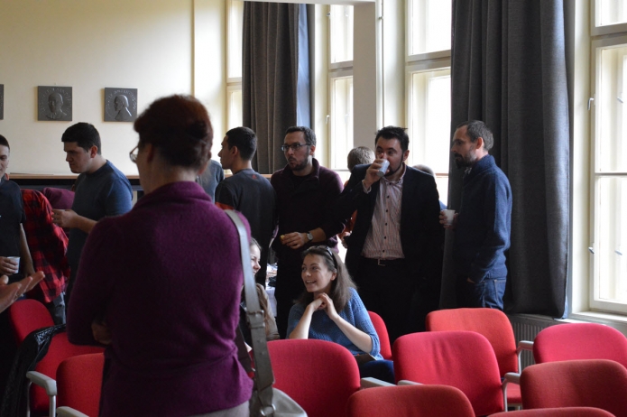 Beszélgetés a szünetben