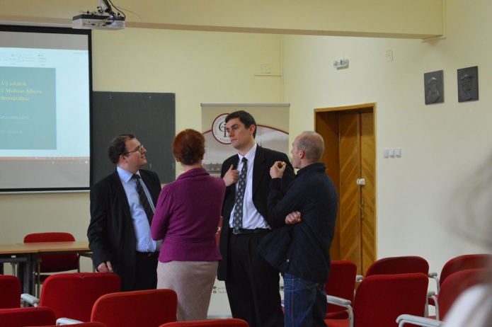 Beszélgetés a szünetben