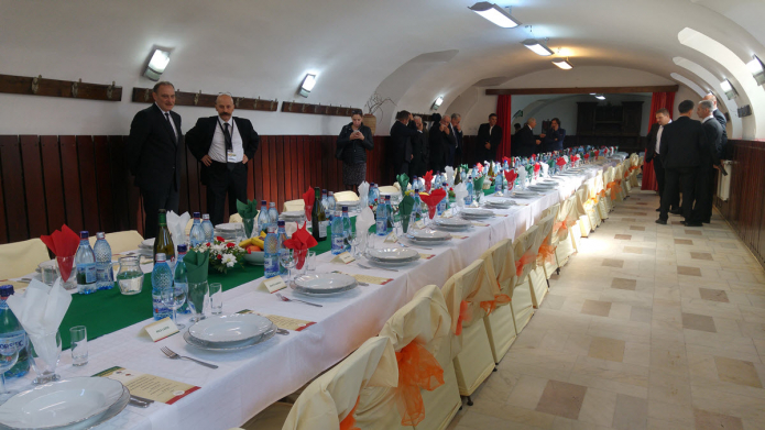 Díszebéd a Protestáns Teológiai Intézet étkezdéjében