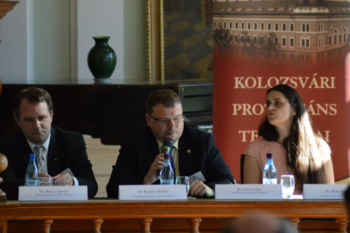 Az asztalnál Balla Ibolya, Lévai Attila és Korányi András