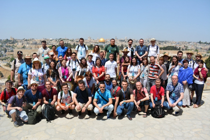 Háttérben a Város