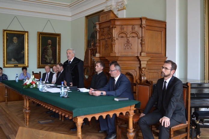 Kató Béla püspök beszéde a végzős hallgatókhoz