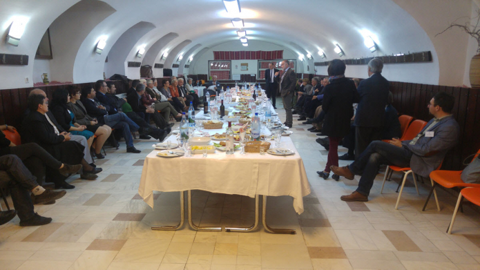 Közös vacsora, a hollandiai peregrinusok történeteivel fűszerezve