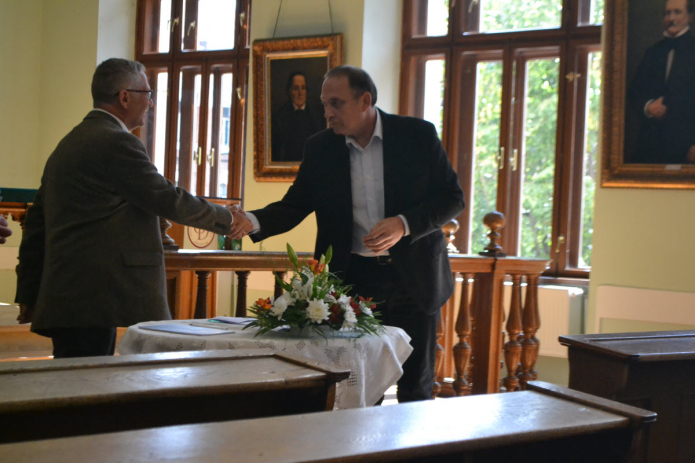 Kállay Dezső rektor köszönti Sven Grosset