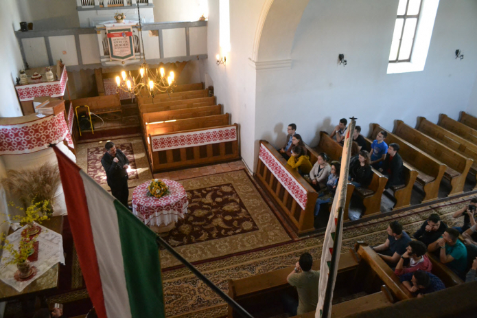 Tolnai Miklós, szilágyfőkeresztúri lelkész beszél az első éves teológusokhoz