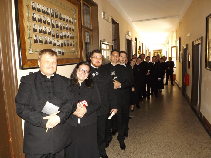 A hallgatók a fogadalomtételre készülnek