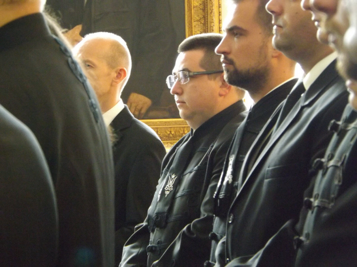 A segédlelkészi szolgálatra készülő hallgatók a lelkipásztor kötelességeiről szóló hitvallási tanítást hallgatják