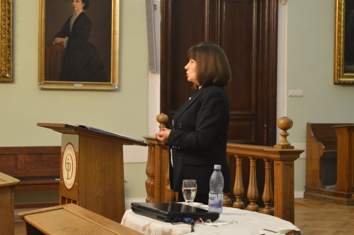 Dr. Szent-Iványi Ilona unitárius főjegyző tart áhítatot