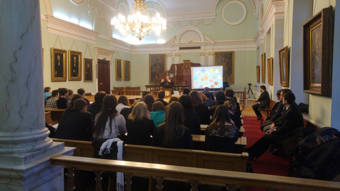 Ferenczi Zoltán tart előadást