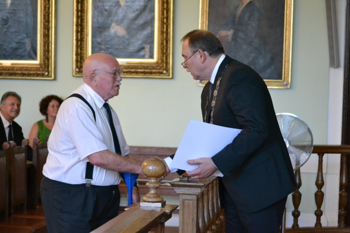 Az 60 éve végzett lelkipásztorok okleveleinek átadása