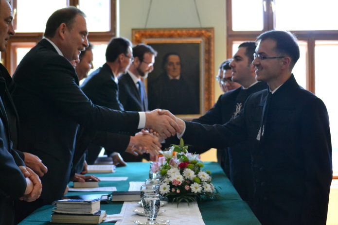 Áldást az elmenőkre és a maradókra...