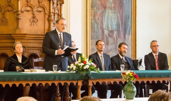 Évnyitó beszédet mond Kállay Dezső rektor