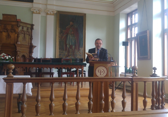 Fazakas Sándor (DRHE) Székely József lelkipásztor könyvét mutatja be