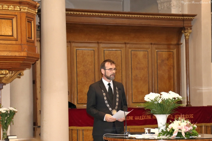 Tanévnyitó beszédet mond Kolumbán Vilmos József rektor