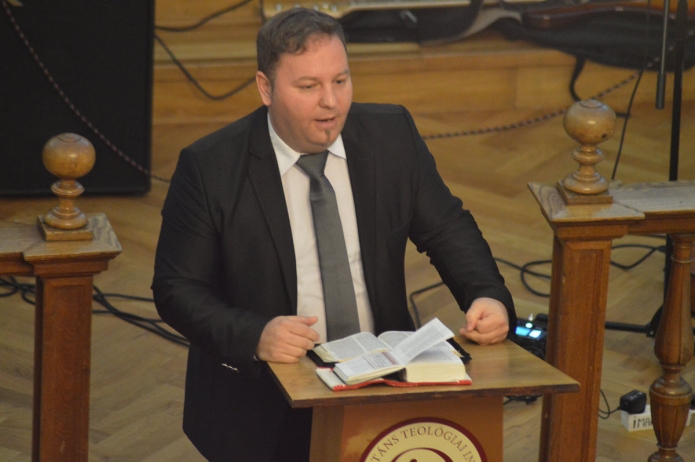 Kánya Zsolt Attila (KREK) áhítatot tart