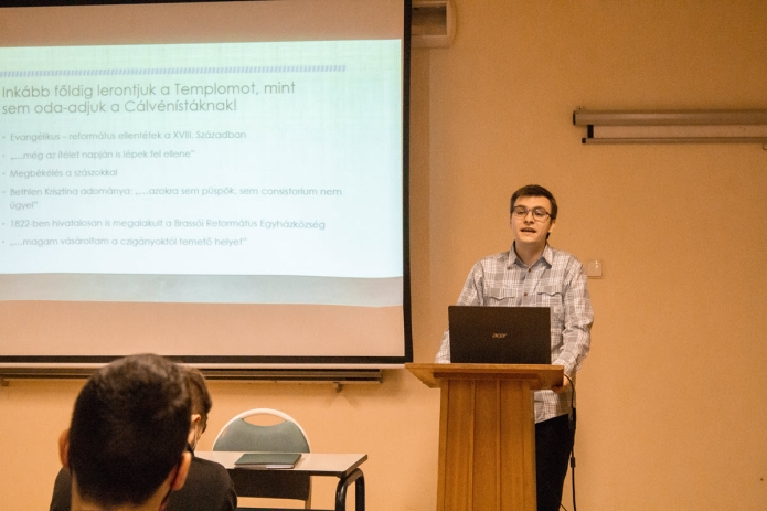 Ambrus Mózes a brassói templom lerombolásáról tart előadást