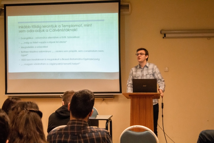 Ambrus Mózes a brassói templom lerombolásáról tart előadást