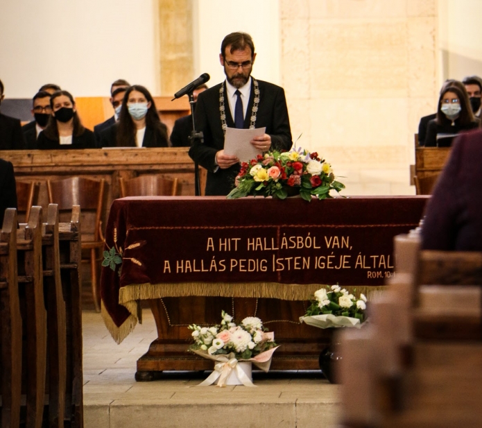 Tanévnyitó beszédet mond Kolumbán Vilmos József rektor