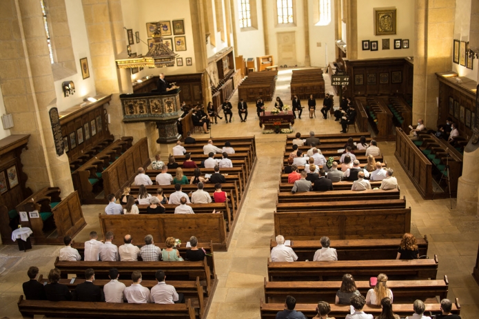 A kibocsátó istentisztelet gyülekezete
