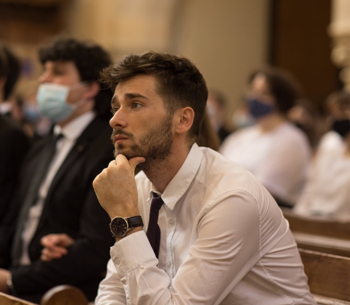 A kibocsátó istentisztelet gyülekezete