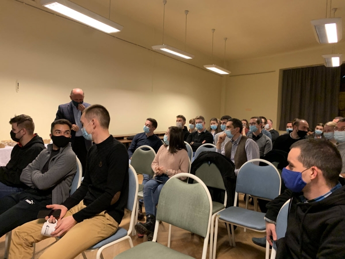 Visky Béla reflektál az előadásra és kérdez