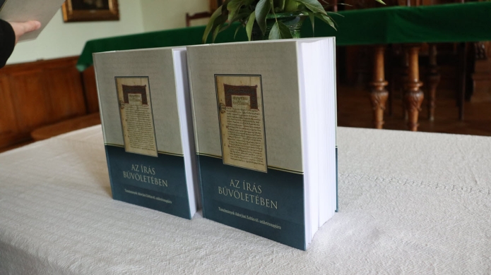 A 65. életévét betöltött Adorjáni Zoltán tiszteletére készült emlékkötet