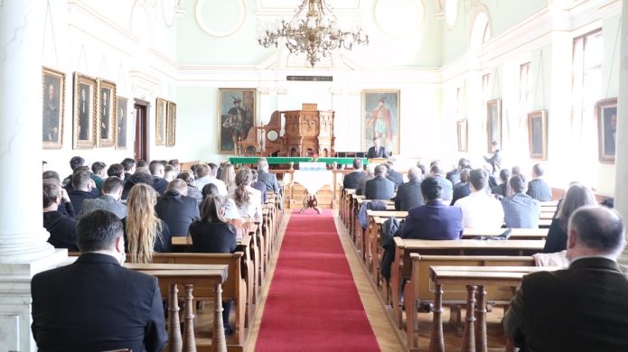 A 65 éves Adorjáni Zoltán tiszteletét ünneplő hallgatóság 