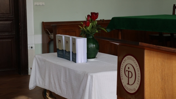 A 65. életévét betöltött Adorjáni Zoltán tiszteletére készült emlékkötet