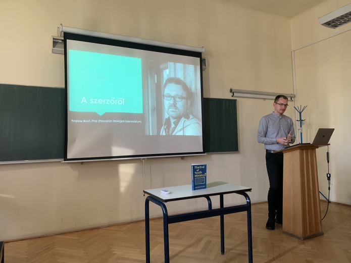 Gecse Krisztián az ifjúsági munkáról tart könyvbemutatót