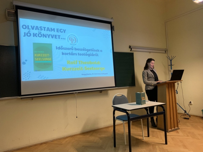 Nagy Eszter a rövid-tartamú lelkigondozásról tart bemutatót