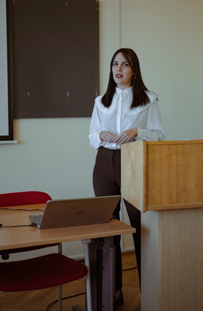 Bertalan Tímea Magdolna (BBTE RKK) előadást tart a 25. ETDK keretében