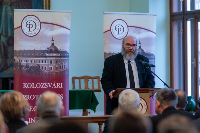 Somogyi Alfréd a komáromi Seje János Egyetem dékánja köszönti az ünneplőket