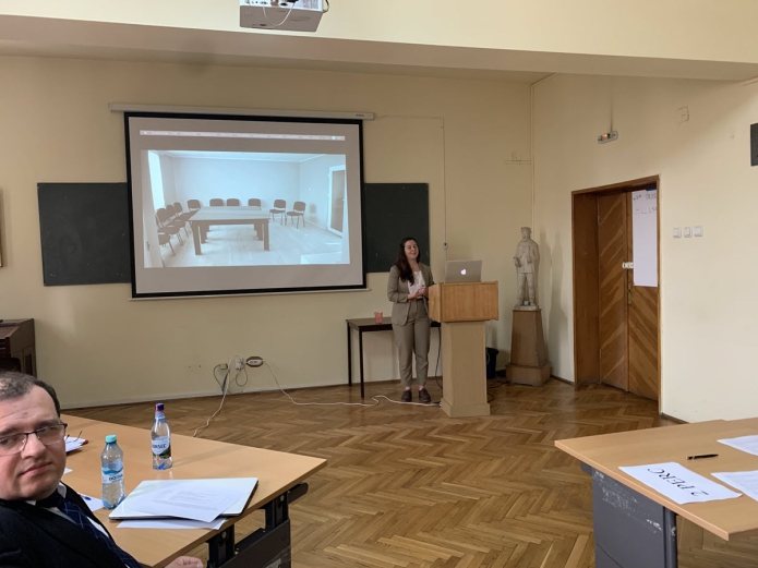 Bíró Beatrix elsőéves magiszteri hallgató előadást tart