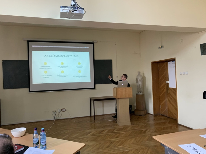 Nagy Norbert elsőéves MA hallgató előadást tart