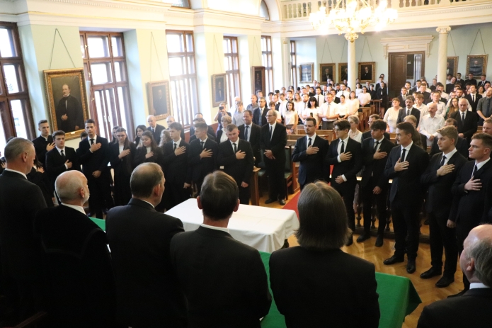Az elsőévesek fogadalmat tesznek