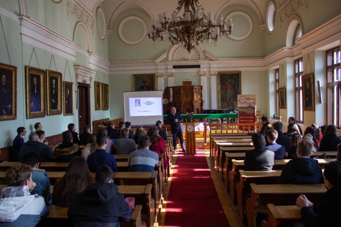 Ősz Előd próbaórát tart egyháztörténelemből