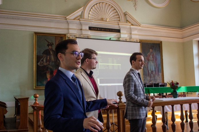 Az ifjúság vezetői bemutatják a Teológiai Intézet diákságának életét