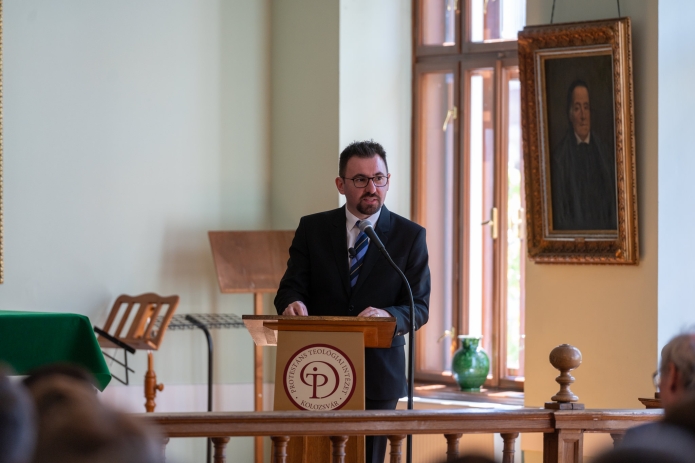 Simon János a konferencia moderátora