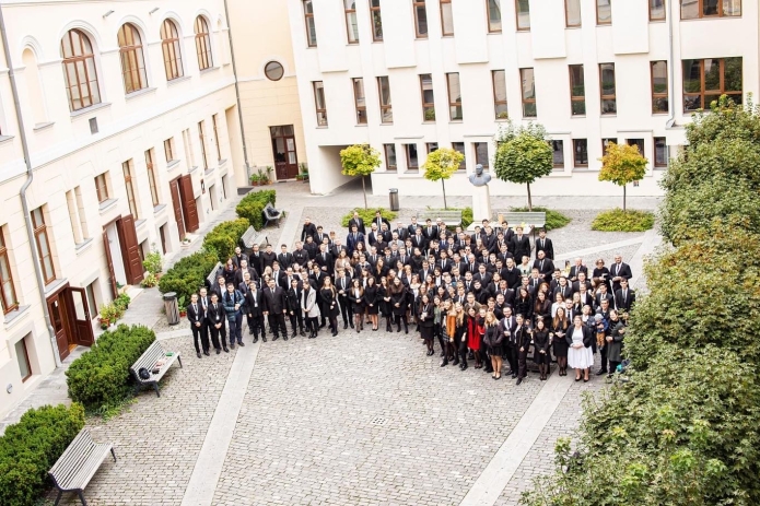 Teológustalálkozó a KPTI udvarán