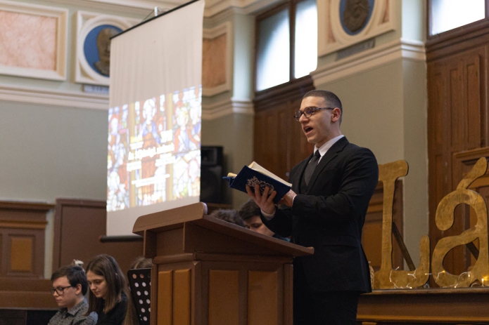 Nagy Norbert áhítatot tart az unitárius résztvevők számára