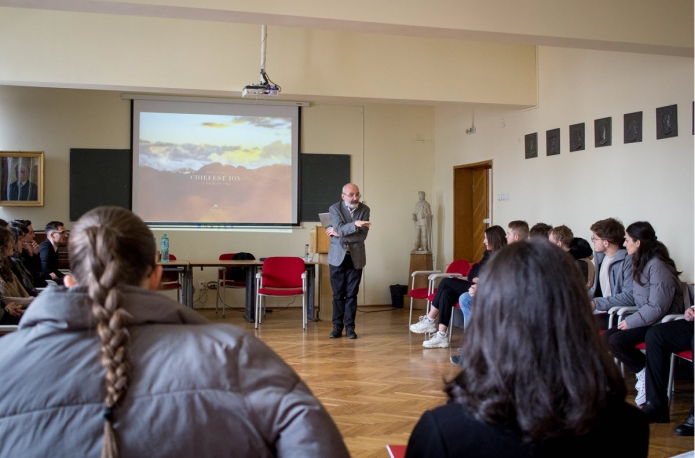 Horváth Levente próbaórát tart