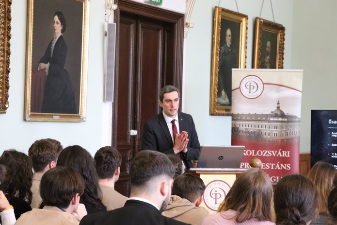 Kató Szabolcs próbaórát tart