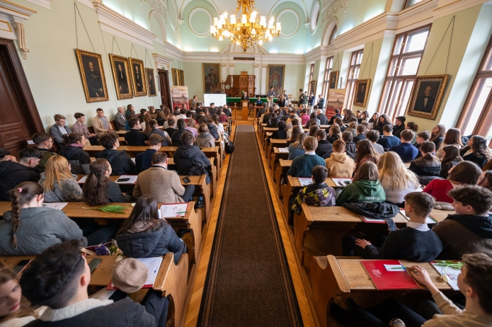 A Nyílt nap résztvevői a Díszteremben (Kiss G)