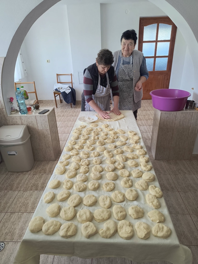 Készül a szeretetvendégség