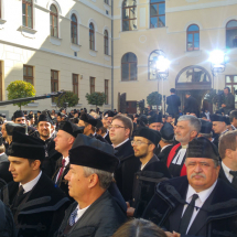 Lelkipásztorok a Teológiai Intézet belső udvarán