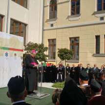 Az egybegyűlteket köszönti Jakubinyi György érsek