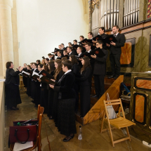 A KPTI vegyeskara énekel az Intézet által szervezett Reformációi emlékév konferenciáján