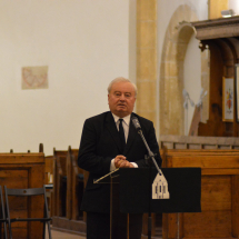 Köszöntő beszédet mond Csűry István református püspök