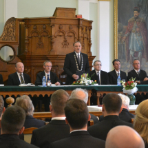 Az egybegyűlteket köszönti Kállay Dezső rektor