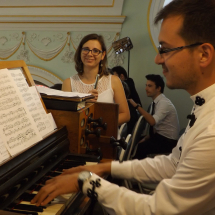 A zenei hátteret Béres Levente és Tőtős Emese Brigitta biztosítják